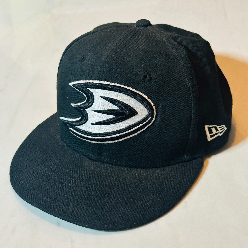 Authentic New Era Anaheim Ducks Black/White NHL NWT 59Fifty Fitted Hat Cap 7 5/8